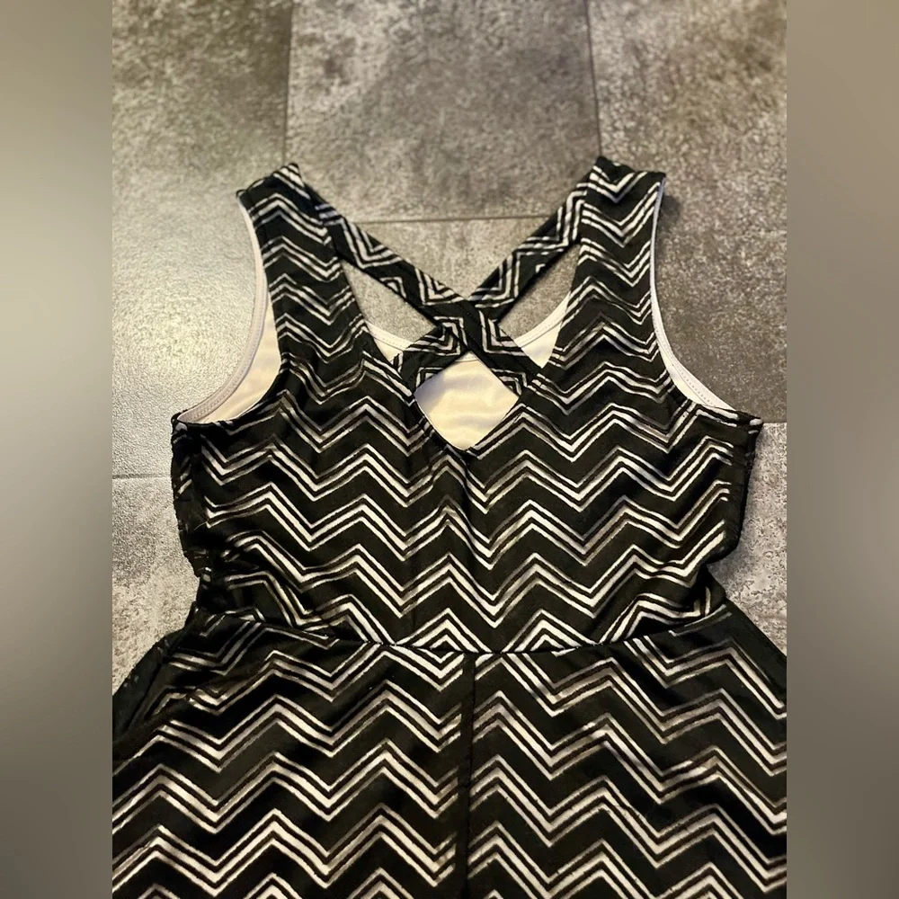 Sus* Candie’s Black and Tan Chevron Sleeveless Dress - Picture 6 of 11